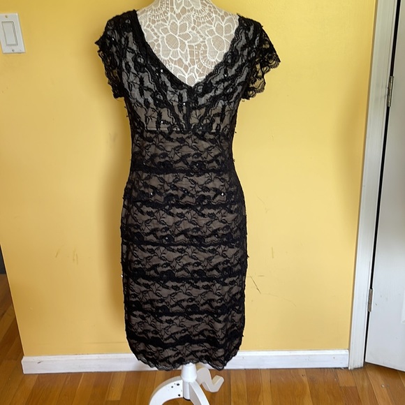 Marina lace dress with some sequin and beads - Picture 2 of 3